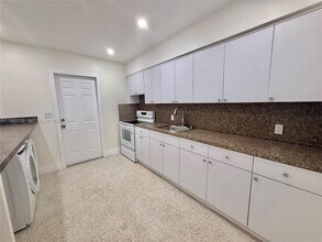 3400 SW 17th St in Miami, FL - Building Photo - Building Photo