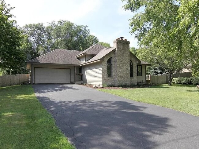 16133 Logarto Ln in Lakeville, MN - Building Photo - Building Photo