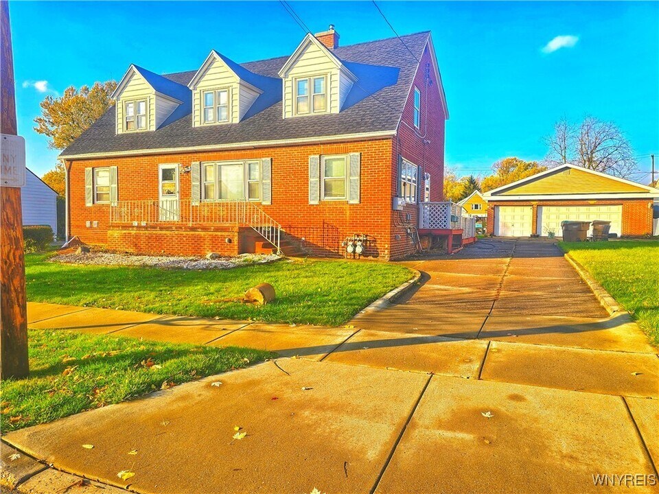 190 Clover Pl in Cheektowaga, NY - Building Photo