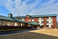 Autumn House in Midwest City, OK - Foto de edificio - Building Photo