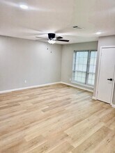 620 Circle Way in Alvin, TX - Building Photo - Building Photo