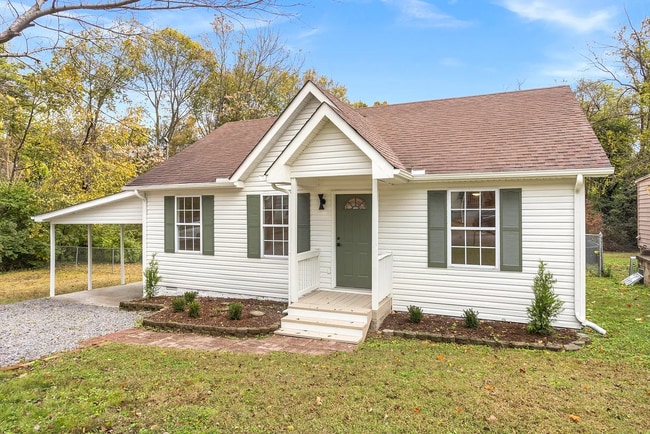 100 Sadler Ct, Unit Front Bedroom in Nashville, TN - Foto de edificio - Building Photo