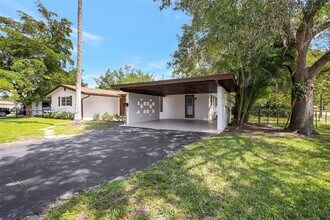 5386 Balsam Terrace in Plantation, FL - Building Photo - Building Photo
