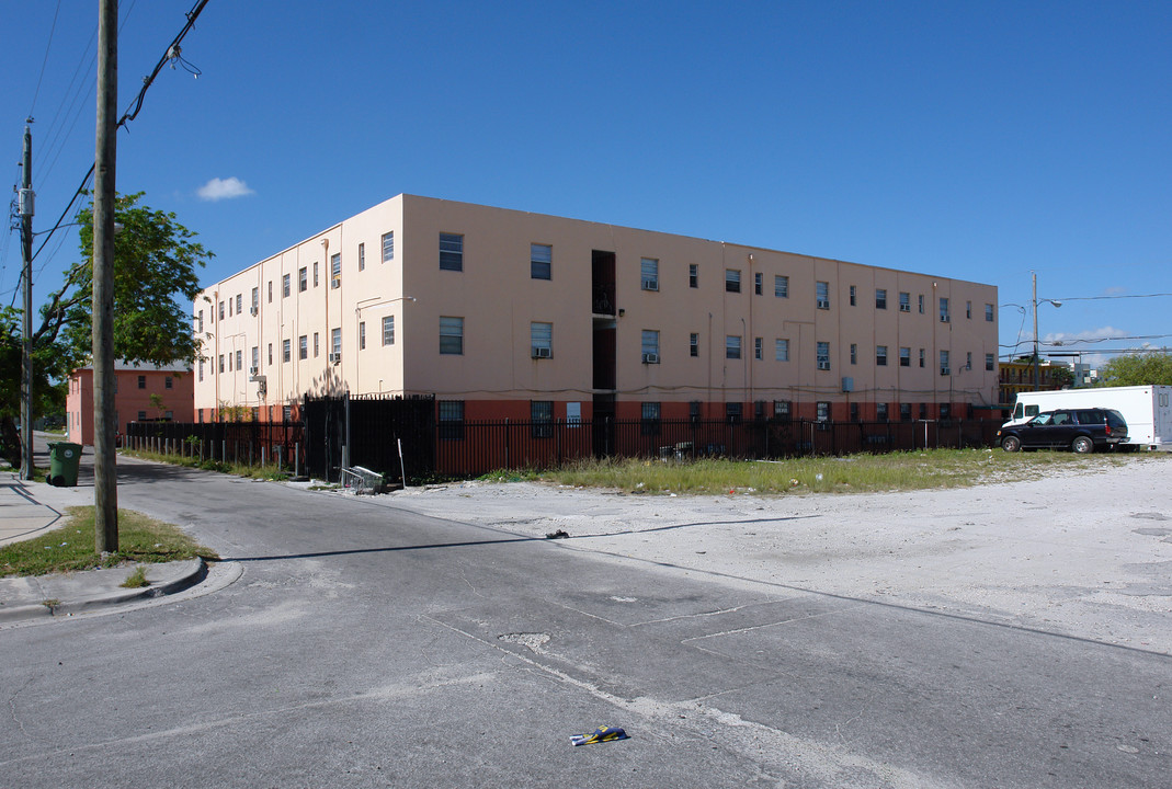 Standford Apartments in Miami, FL - Building Photo