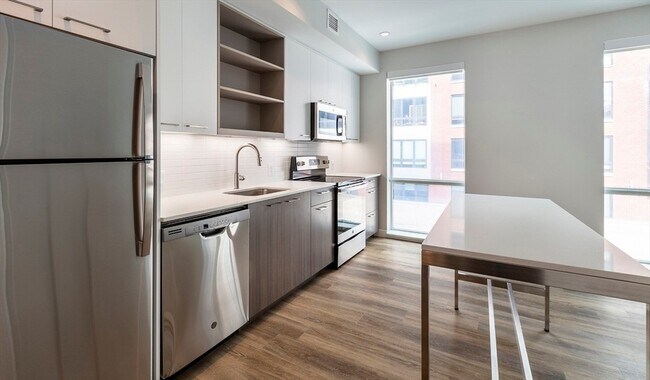 50 Rogers St, Unit 501 in Cambridge, MA - Foto de edificio - Building Photo