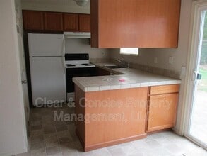 25182 E Broadway Ave in Veneta, OR - Building Photo - Building Photo