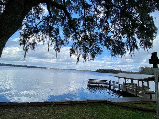 property at 3842 Edgewater Dr