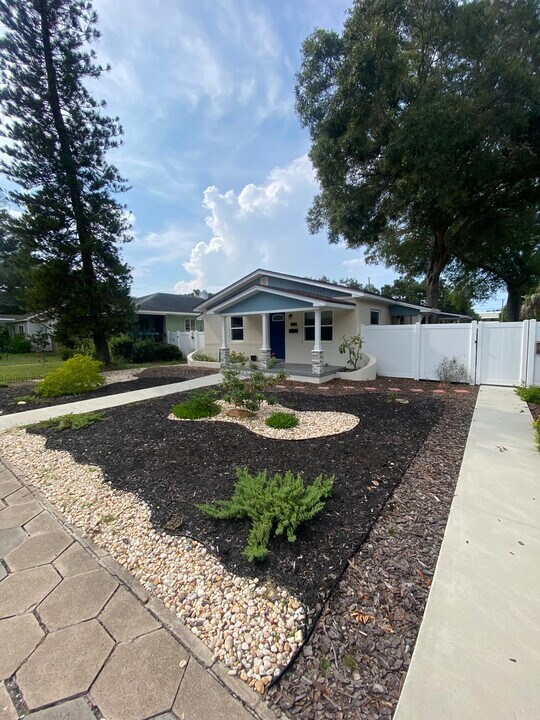2161 8th Ave N in St. Petersburg, FL - Building Photo