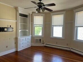 33 Shannon St, Unit 3 in Boston, MA - Foto de edificio - Building Photo