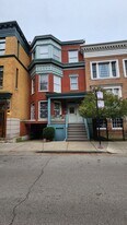 2454 N Geneva Ter, Unit First Floor in Chicago, IL - Building Photo