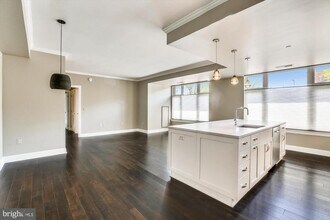 4915 Hampden Ln in Bethesda, MD - Foto de edificio - Building Photo