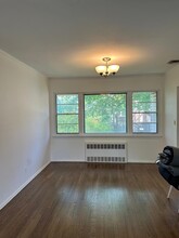 310 S Oyster Bay Rd in Syosset, NY - Building Photo - Building Photo