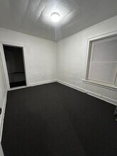 209 N Kolmar Ave in Chicago, IL - Building Photo - Building Photo