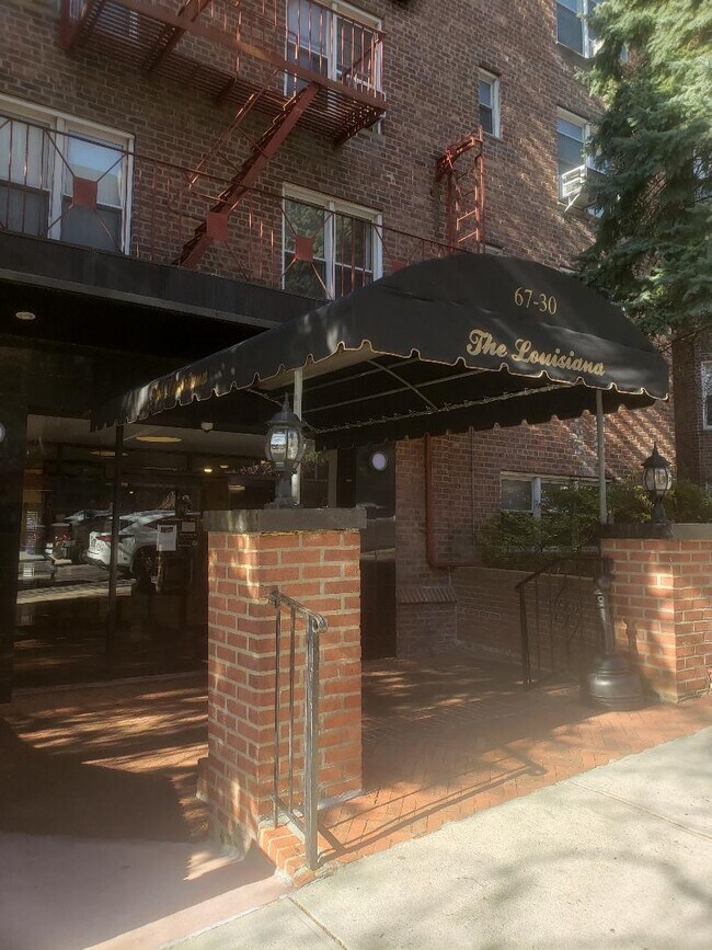 6730 Clyde St Rentals in Forest Hills, NY