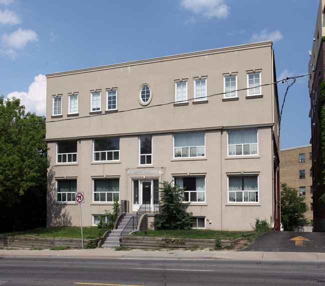 1601 Bathurst St in Toronto, ON - Building Photo - Building Photo