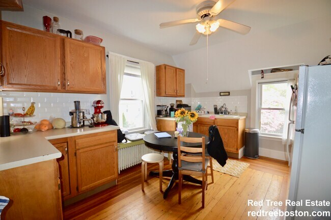 8 Trafford St, Unit 2 in Quincy, MA - Building Photo - Building Photo