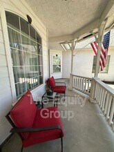 6227 W Oak Ave in Visalia, CA - Building Photo - Building Photo