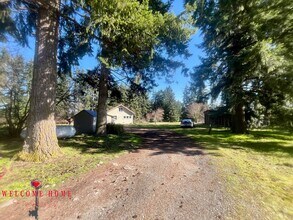 16625 Railway Rd SE in Yelm, WA - Building Photo - Building Photo