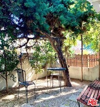 1433 N Las Palmas Ave in Los Angeles, CA - Building Photo - Building Photo