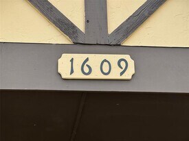 1609 Autumn Breeze Ln in Lewisville, TX - Building Photo