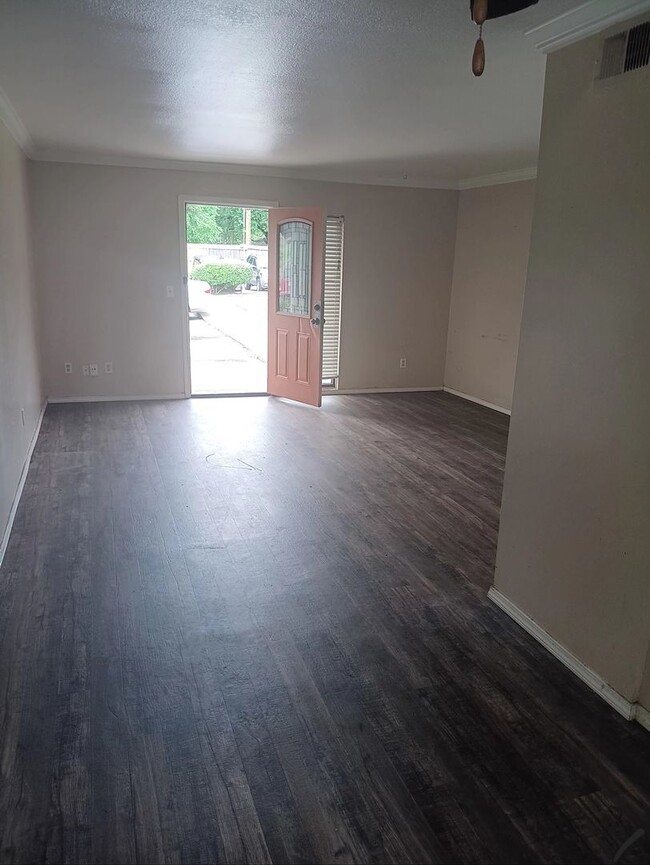 property at 5996 E 33rd Ct