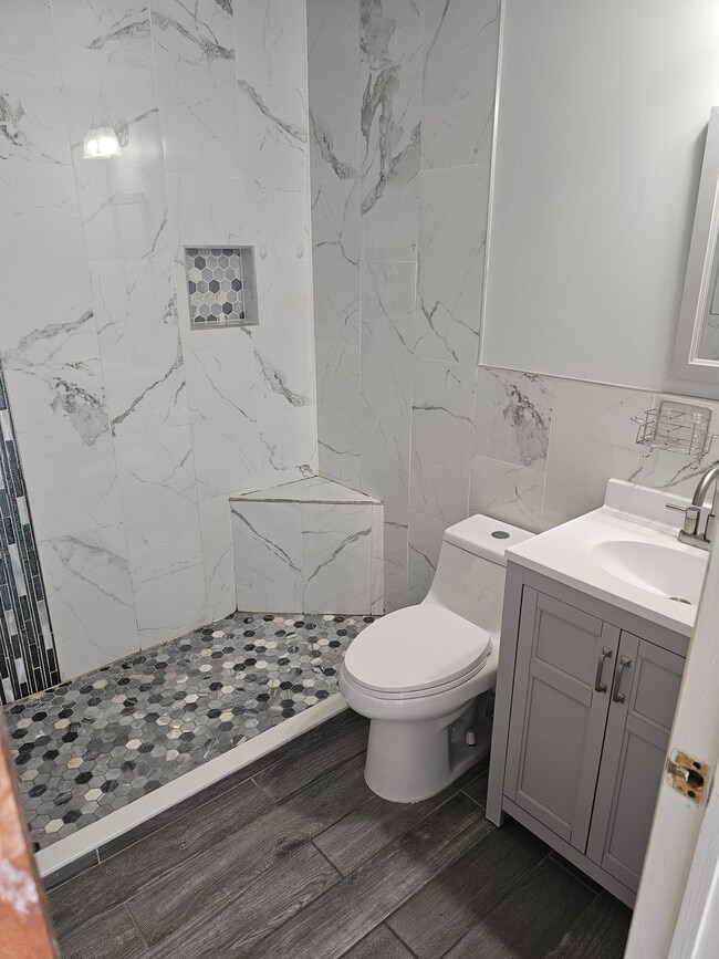 228 Duncan Ave, Unit Apartment #2R in Jersey City, NJ - Foto de edificio - Building Photo