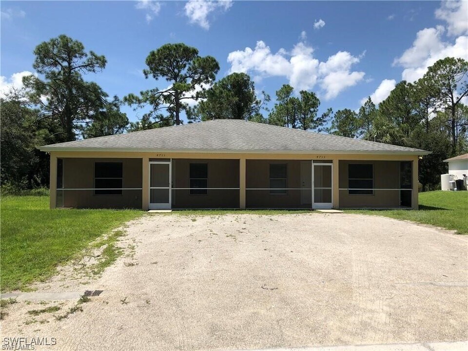 4735 30th St SW in Lehigh Acres, FL - Building Photo