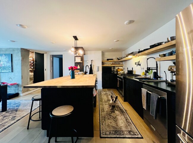 24 Maple Ave, Unit 2 in Cambridge, MA - Building Photo - Building Photo