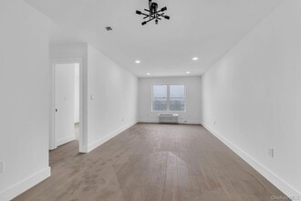 74 Broadway in Freeport, NY - Building Photo - Building Photo