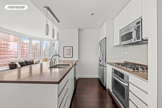 306 Gold St in Brooklyn, NY - Building Photo - Building Photo