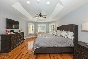 2438 Butterfly Palm Dr in Naples, FL - Building Photo