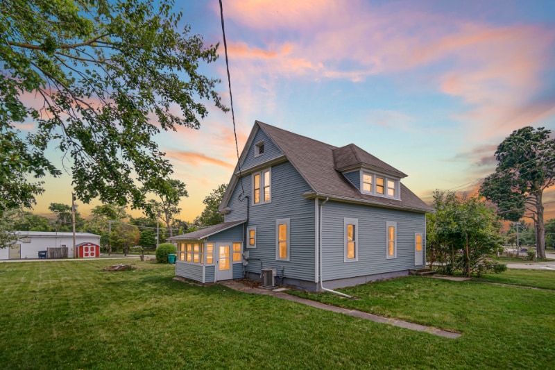 110 Wood St in Elwood, IL - Building Photo