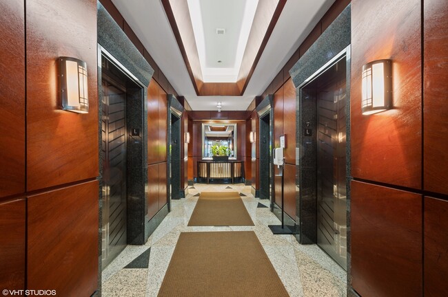 440 N Wabash Ave in Chicago, IL - Building Photo - Building Photo