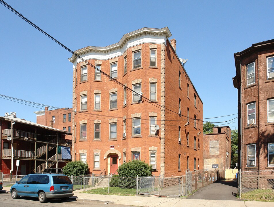 58-60 putnam St in Hartford, CT - Building Photo