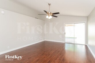 8518 E Clovis Ave in Mesa, AZ - Foto de edificio - Building Photo