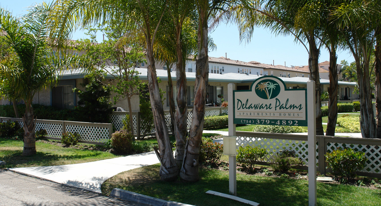 Delaware Street Apartments in Huntington Beach, CA - Building Photo