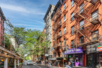 120 Macdougal St in New York, NY - Building Photo - Primary Photo