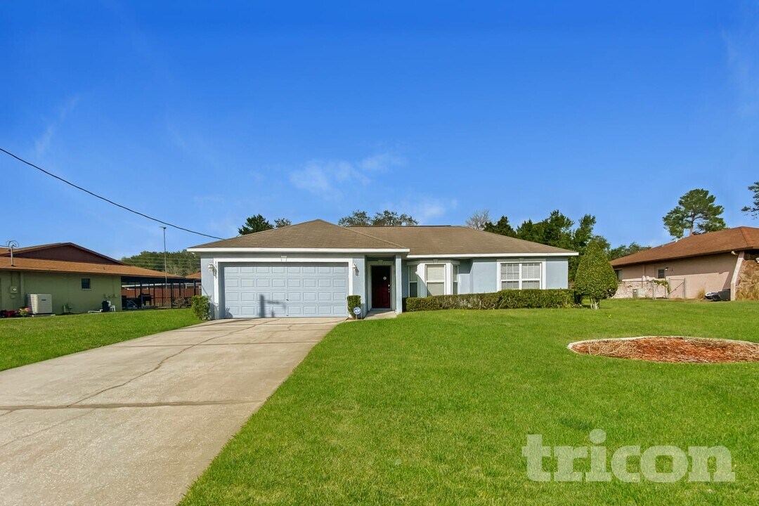 13389 Dunbar St in Spring Hill, FL - Building Photo