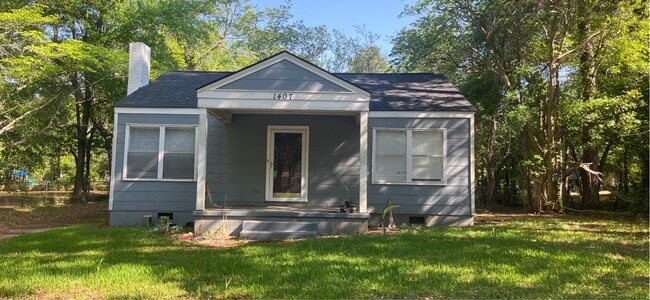 property at 1407 W Lincoln Ave
