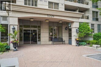 5229-5229 Dundas St W in Toronto, ON - Building Photo - Building Photo