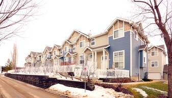 5604 199th St NW in Edmonton, AB - Building Photo