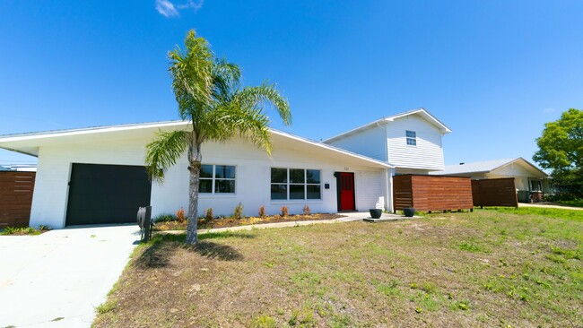 321 Cornell Dr in Daytona Beach, FL - Foto de edificio - Building Photo