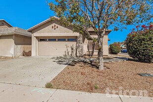 44196 Vineyard St in Maricopa, AZ - Building Photo
