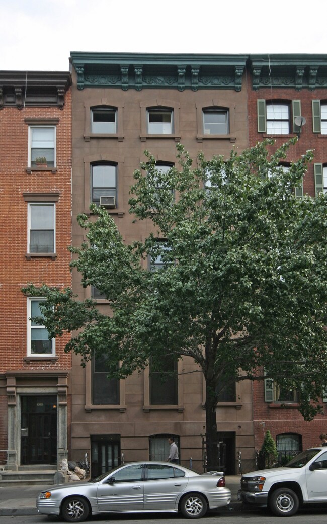 319 W 14th St in New York, NY - Building Photo - Building Photo