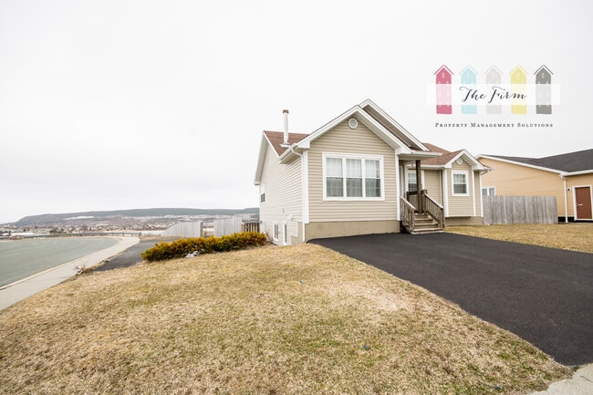 11 Lions Rd in St John's, NL - Building Photo - Building Photo