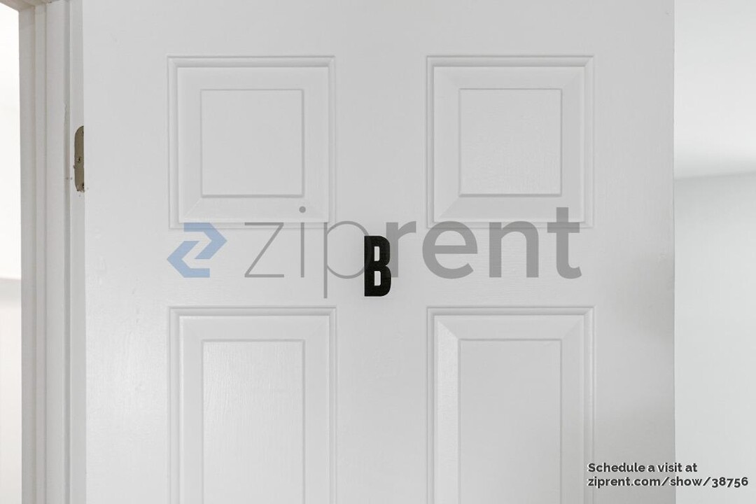 212 N Spring St in Winston-Salem, NC - Building Photo