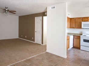 Quail Ridge East Apartments in Springfield, MO - Foto de edificio - Building Photo