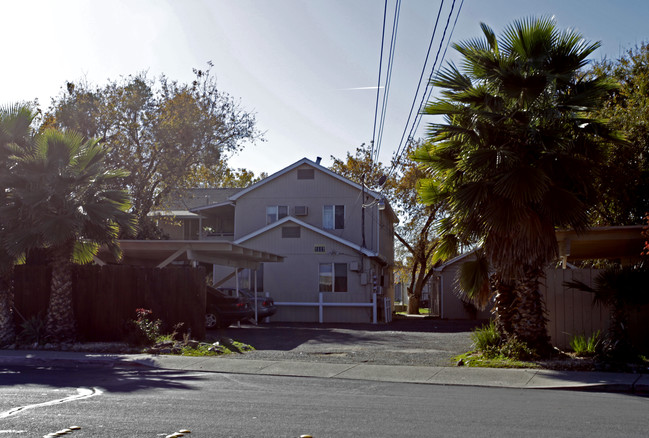 1111 Detroit Ave in Concord, CA - Building Photo - Building Photo