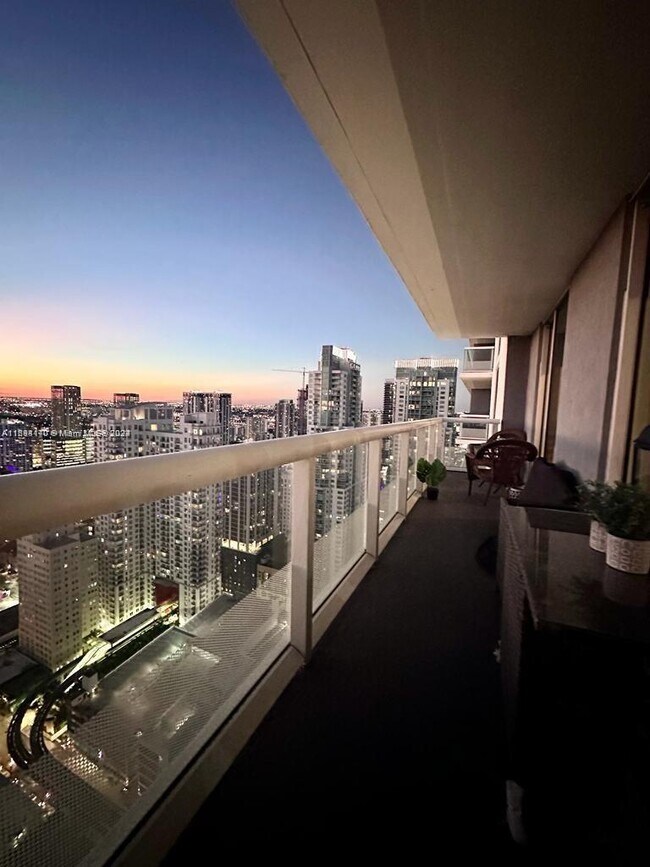 50 Biscayne Blvd, Unit 3902 in Miami, FL - Building Photo - Building Photo