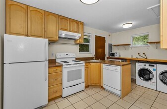 1557 NE 166th St in Shoreline, WA - Building Photo - Building Photo